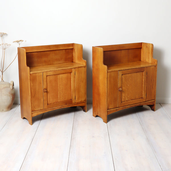 Vintage 1930s Arts & Crafts Oak Cabinet 2310i