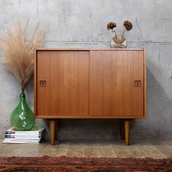 mid_century_teak_vintage_cabinet_sideboard_scandinavian