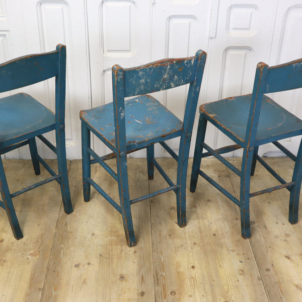 vintage_painted_blue_rustic_cafe_restaurant_chairs