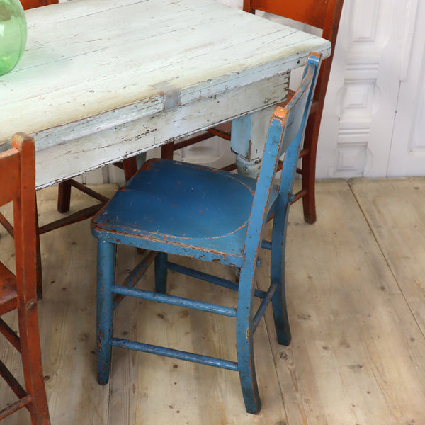 vintage_painted_blue_rustic_cafe_restaurant_chairs