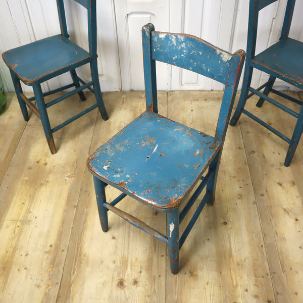 vintage_painted_blue_rustic_cafe_restaurant_chairs