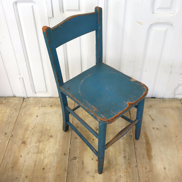 vintage_painted_blue_rustic_cafe_restaurant_chairs