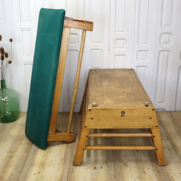 vintage_school_gym_vault_pommel_horse.retail_display