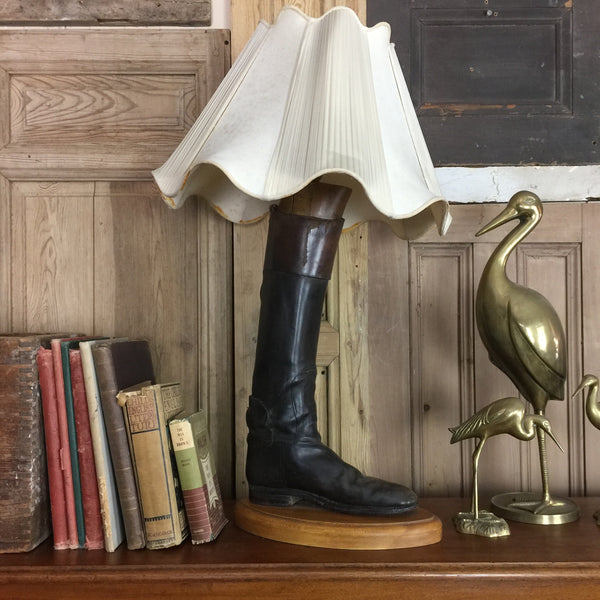 vintage_quirky_leather_boot_lamp_lighting