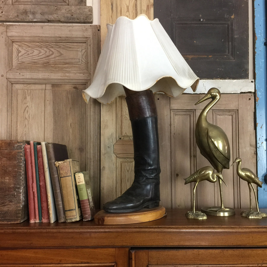 vintage_quirky_leather_boot_lamp_lighting