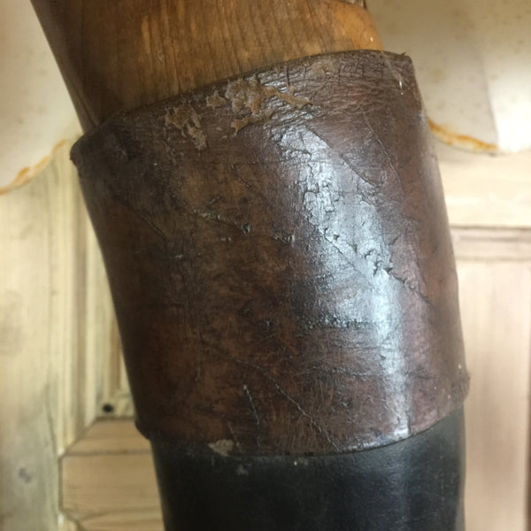 vintage_quirky_leather_boot_lamp_lighting