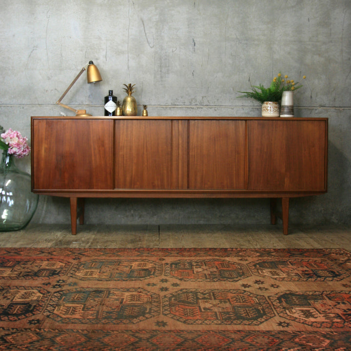e.w.bach.sejling.skabe.teak.vintage.danish.sideboard