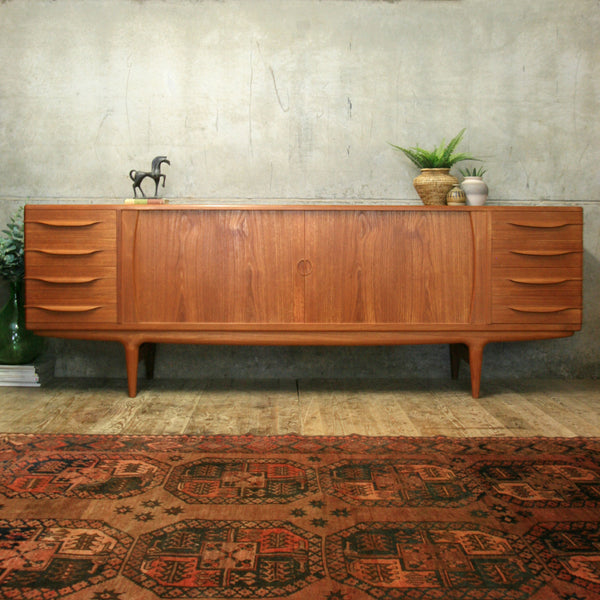 johannes_andersen_teak_danish_uldum_møbelfabrik_sideboard
