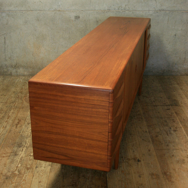 johannes_andersen_teak_danish_uldum_møbelfabrik_sideboard