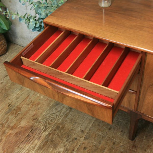 mcintosh_rosewood_dunfermline_tom_robertson_sideboardmcintosh_rosewood_dunfermline_tom_robertson_sideboard