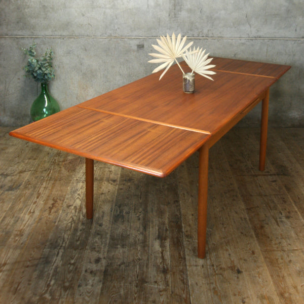 mid-century_teak_danish_dining_extending_table