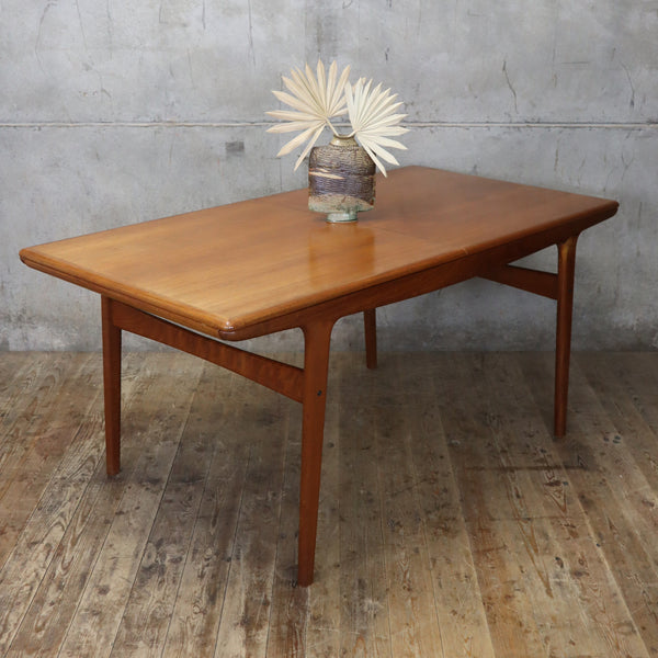 mid_century_arne_hovmand_olsen_teak_danish_dining_table