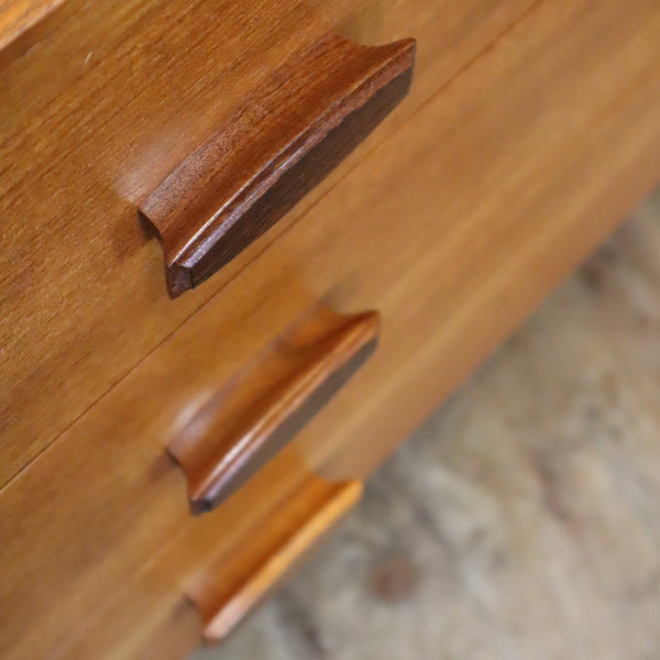 mid_century_g_plan_quadrille_teak_sideboard_drawers