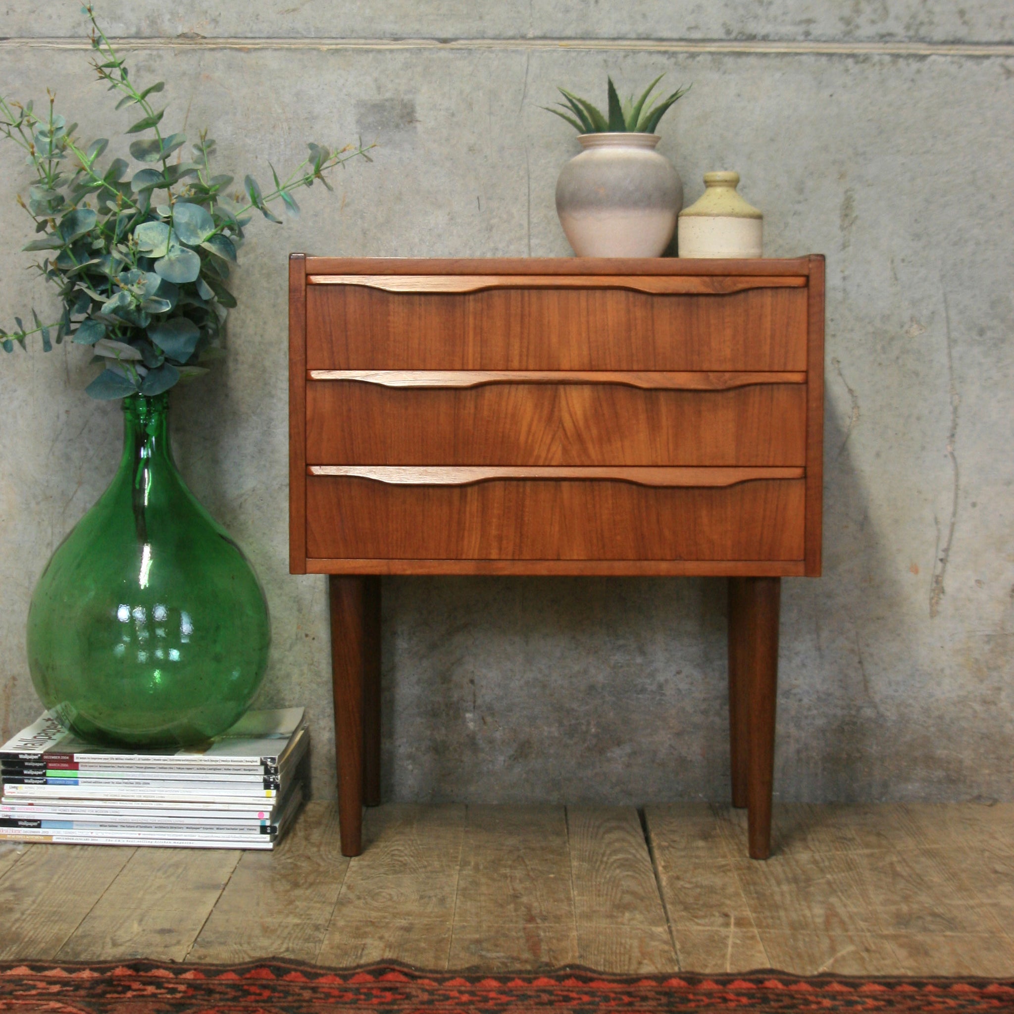 Small Danish Teak Chest of Drawers / Bedside Cabinet - 0402a