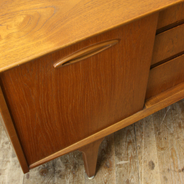 Mid Century Small Teak Sideboard / Media Cabinet - 0603e