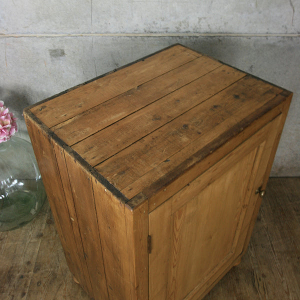 rustic_pine_cupboard_kitchen_storage