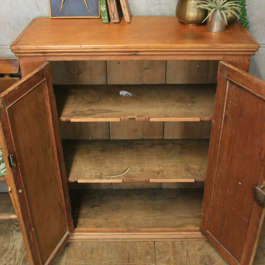 rustic_vintage_pine_linen_cupboard