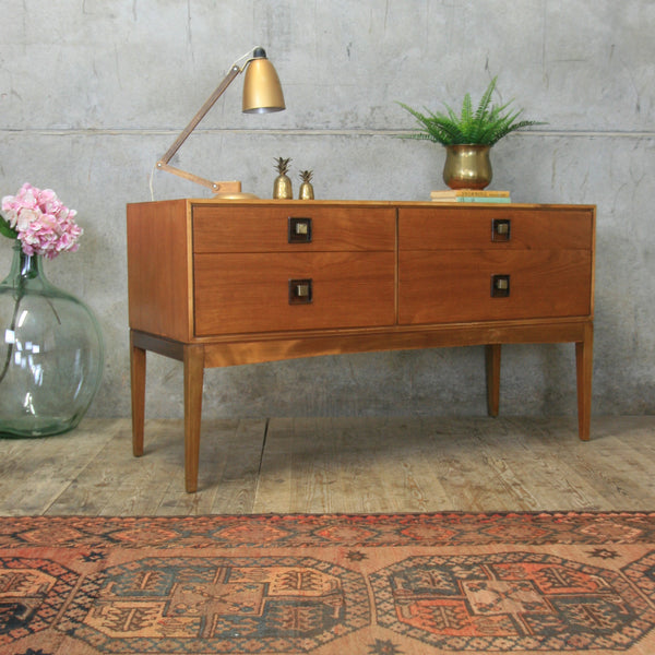 vintage-teak_mid_century_chest_of_drawers_dressing_table