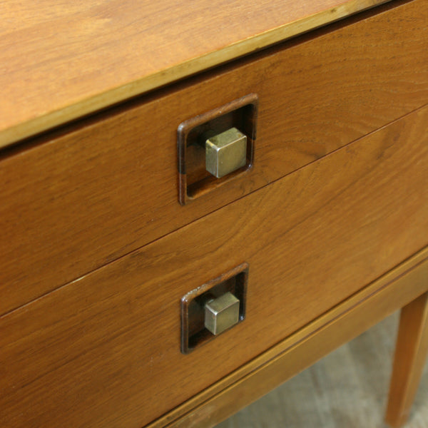 vintage-teak_mid_century_chest_of_drawers_dressing_table