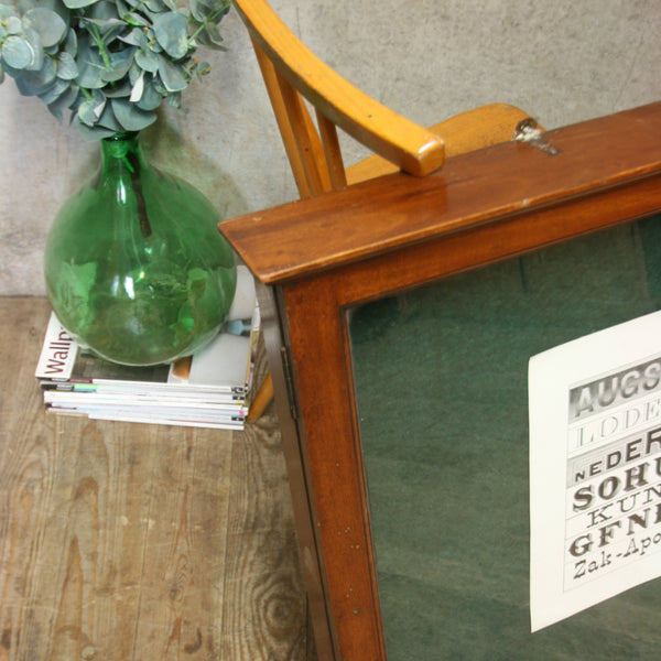 vintage_display_board_case