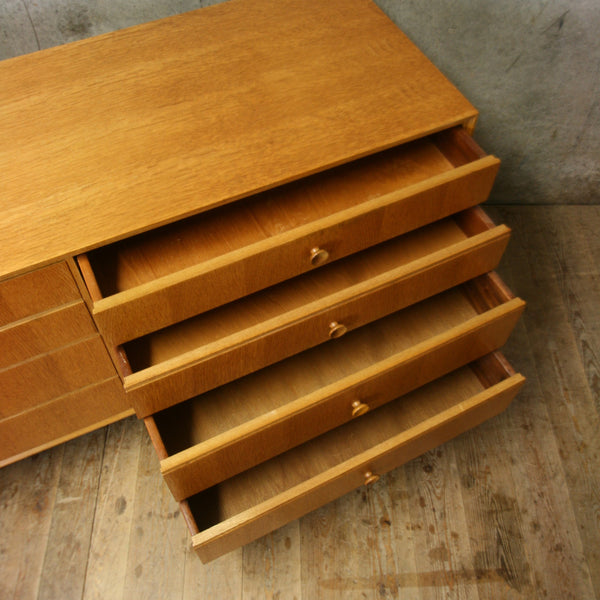 vintage_oak_mid_century_meredew_chest_of_drawers