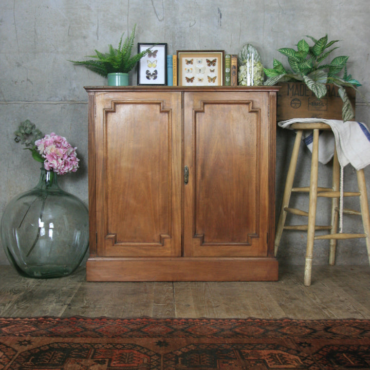 vintage_rustic_mahogany_cupboard