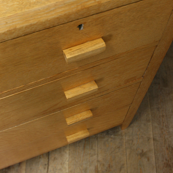 vintage_rustic_oak_chest_of_drawers