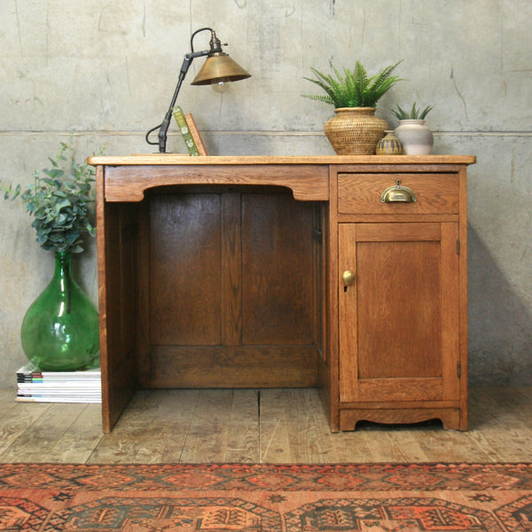 vintage_rustic_oak_small_desk