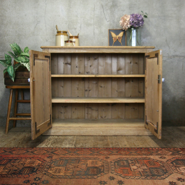 vintage_rustic_pine_linen_cupboard
