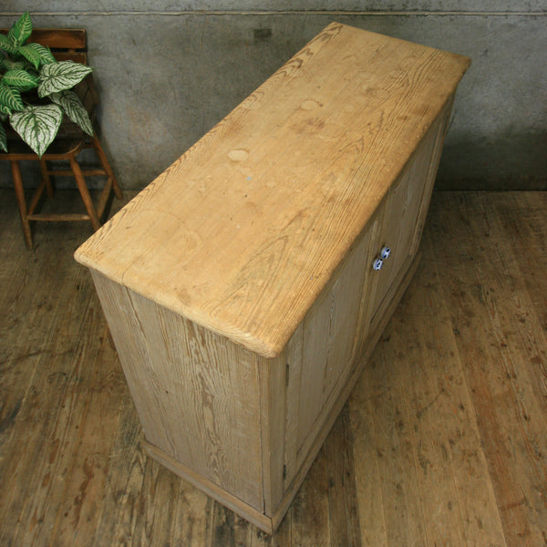 vintage_rustic_pine_linen_cupboard