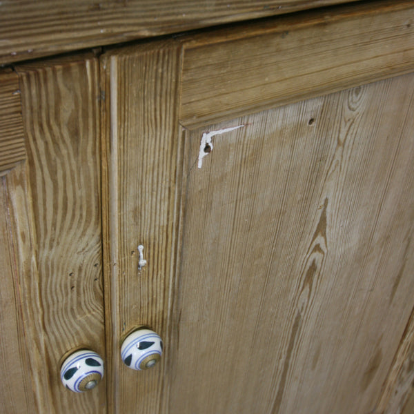 vintage_rustic_pine_linen_cupboard