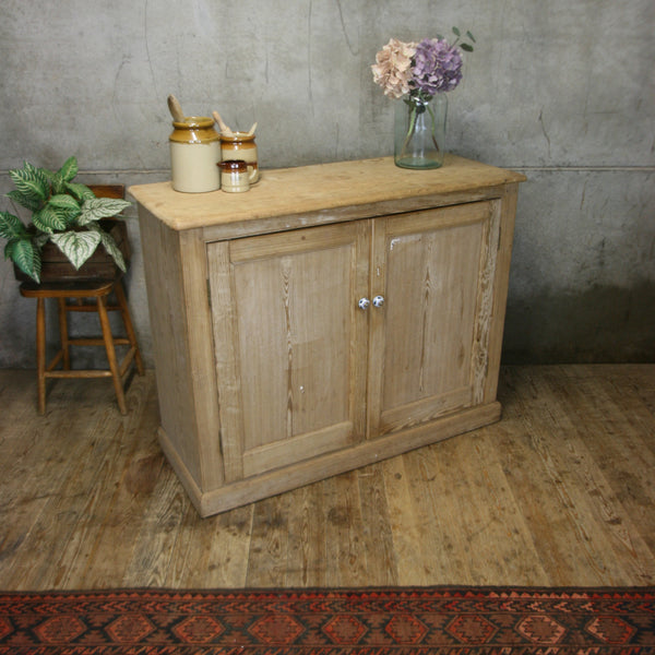 vintage_rustic_pine_linen_cupboard