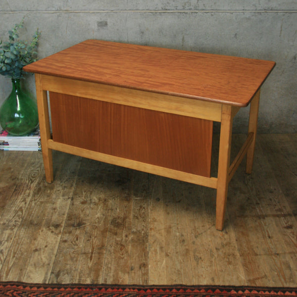 Mid Century School Teachers Desk – 2109i