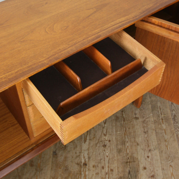 vintage_mid_century_teak_sideboard.7