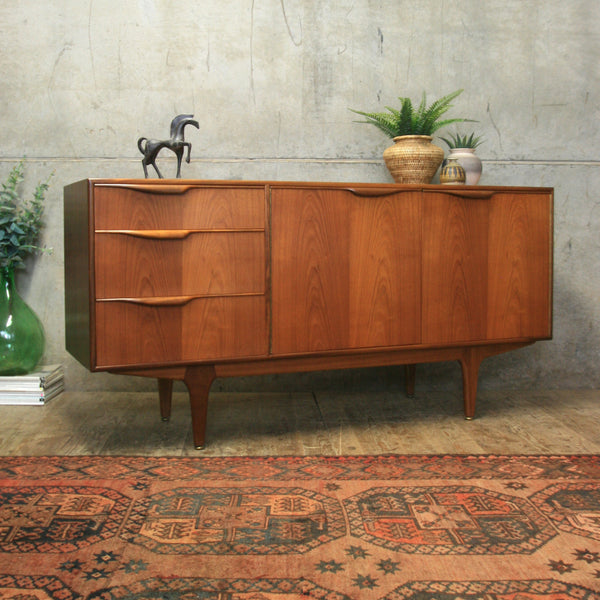 Small McIntosh Teak Dunvegan Sideboard - 2111e